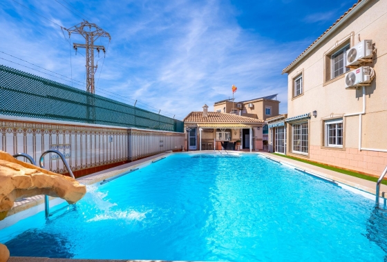 Resale - Villa - Torrevieja - El Chaparral