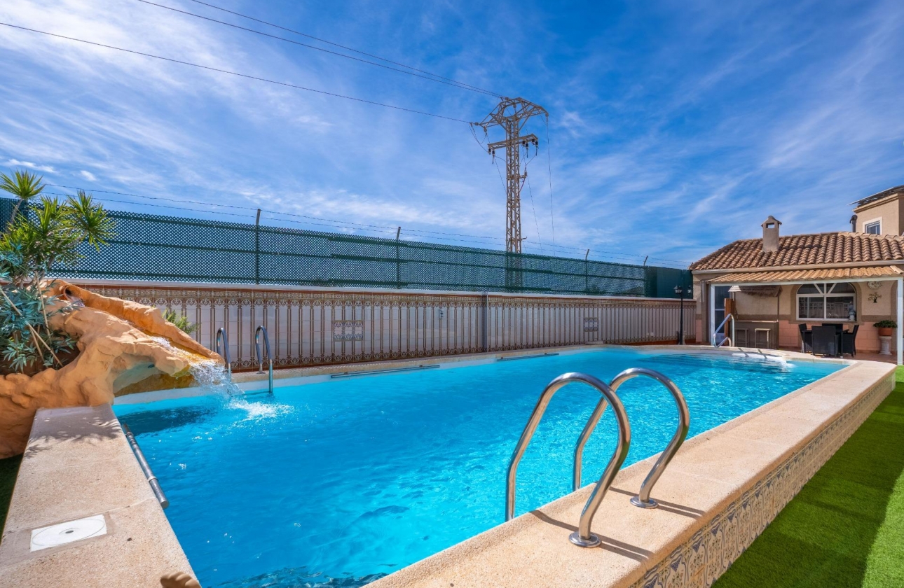 Resale - Villa - Torrevieja - El Chaparral