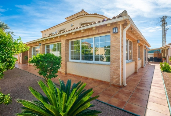 Resale - Villa - Torrevieja - El Chaparral