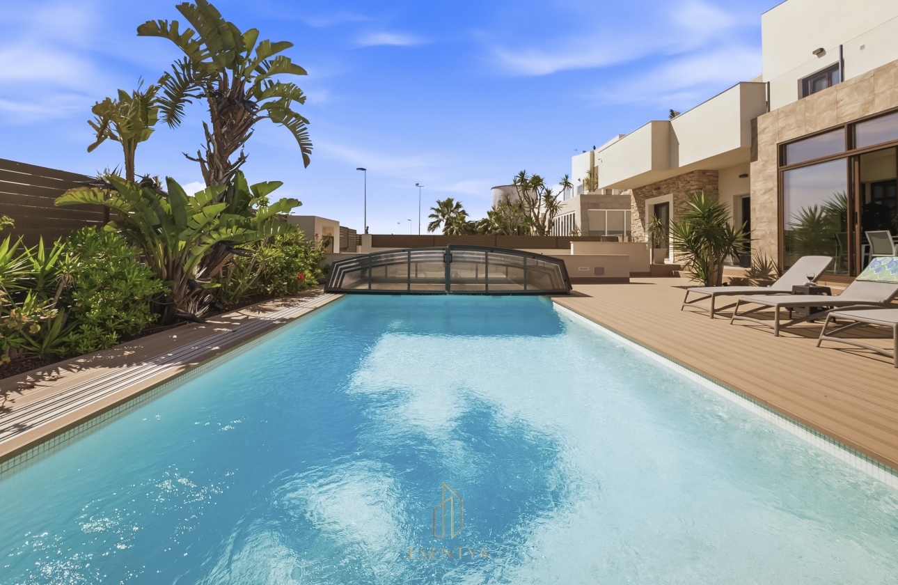 Rynek wtórny - Villa - Torrevieja - Aguas Nuevas