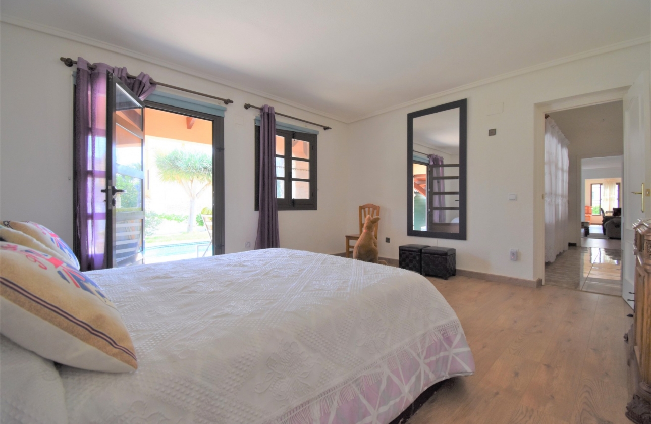 Rynek wtórny - Villa - Orihuela Costa - Villamartin