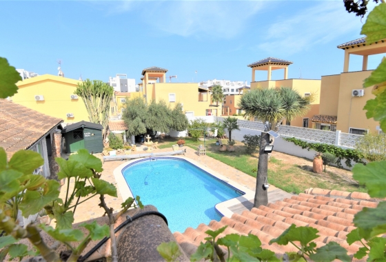 Rynek wtórny - Villa - Orihuela Costa - Villamartin