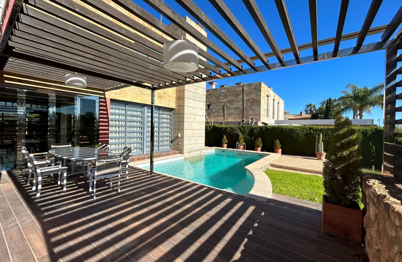 Rynek wtórny - Villa - Orihuela Costa - Dehesa de Campoamor