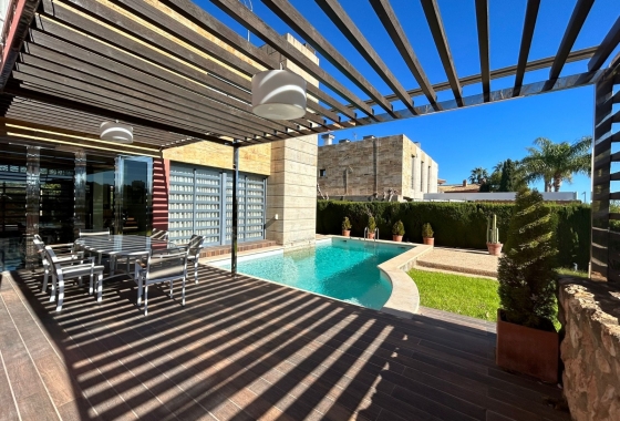 Rynek wtórny - Villa - Orihuela Costa - Dehesa de Campoamor