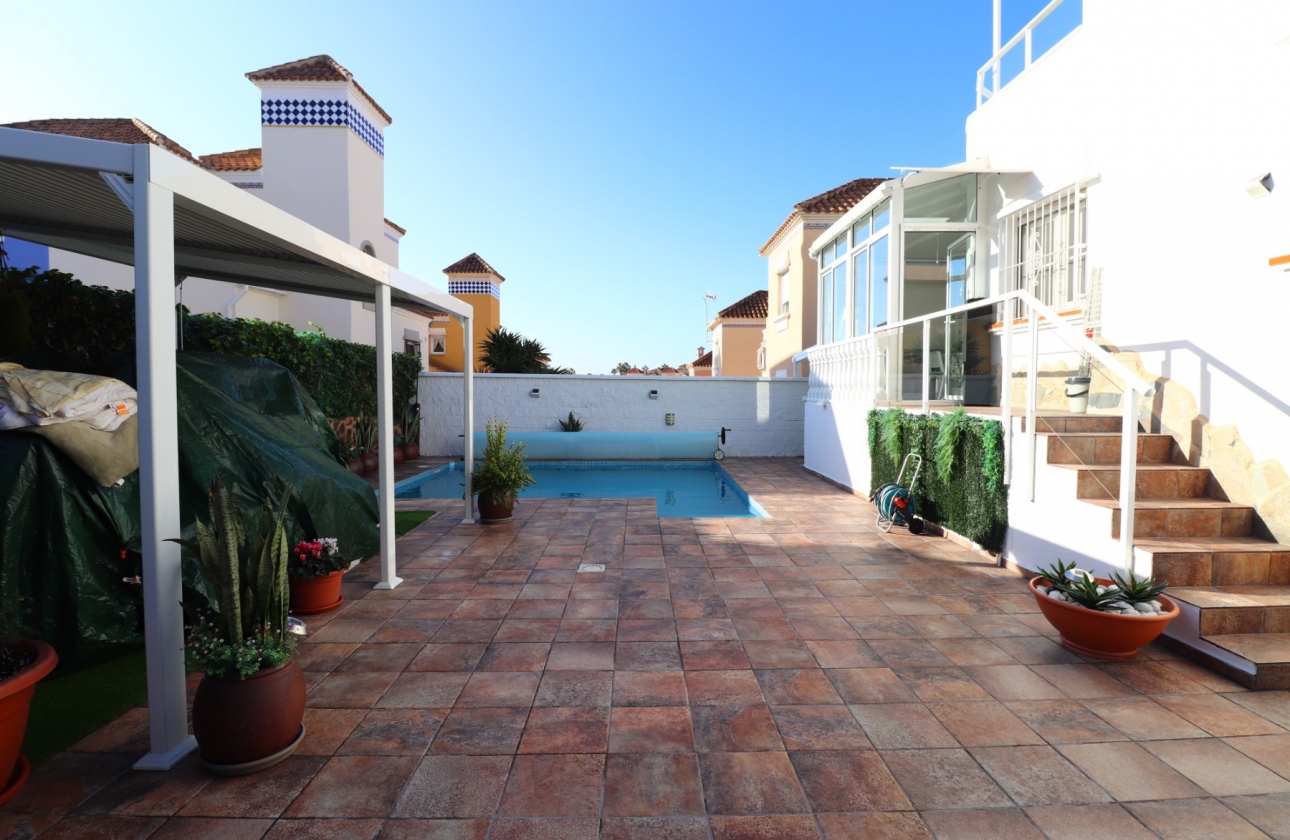 Rynek wtórny - Villa - Orihuela Costa - Villamartin