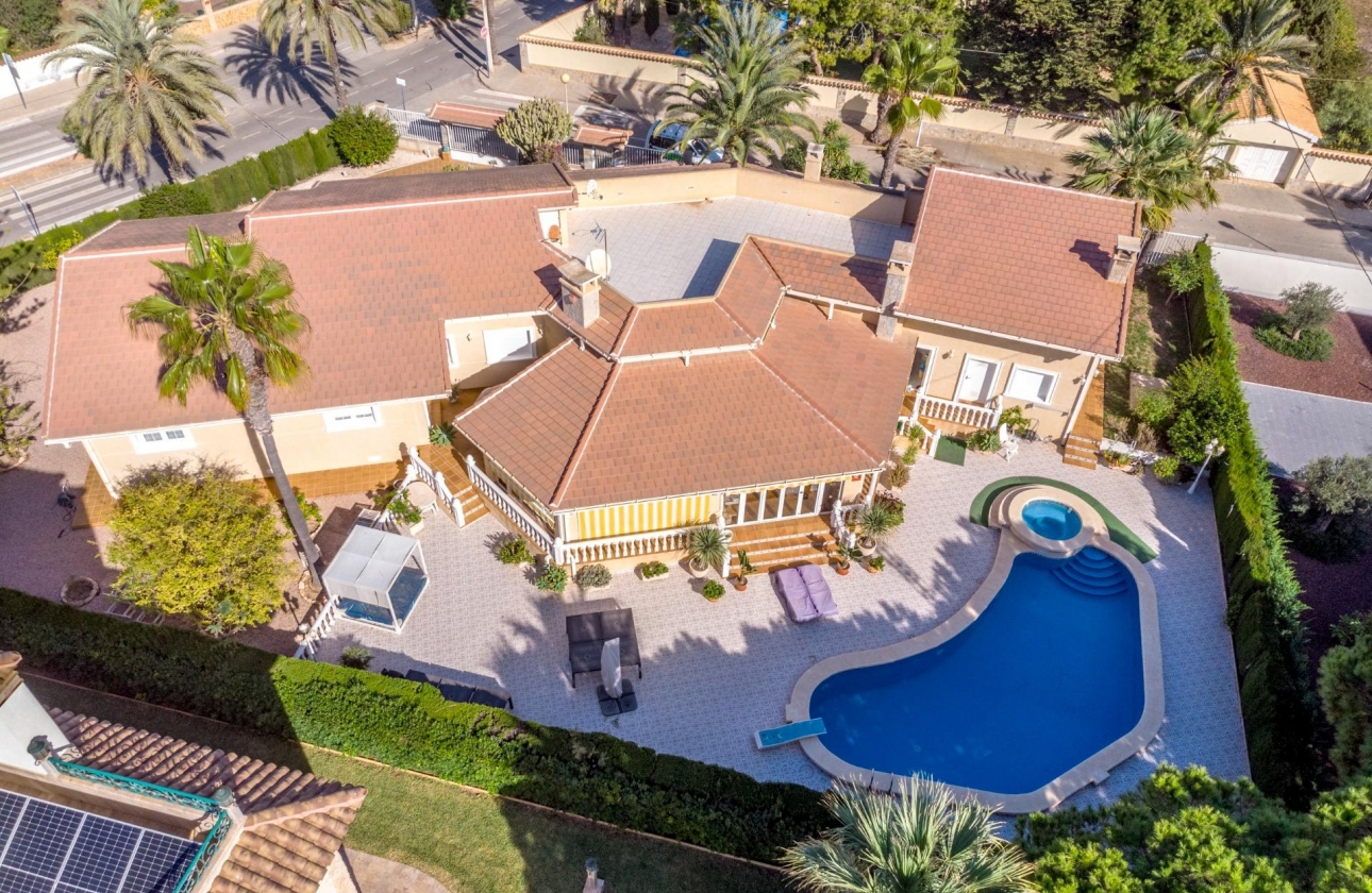 Resale - Villa - Orihuela Costa - MUY CERCA DE LA PLAYA