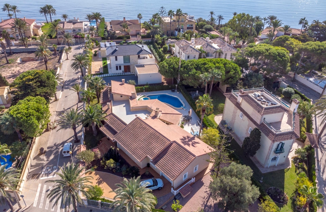 Resale - Villa - Orihuela Costa - MUY CERCA DE LA PLAYA