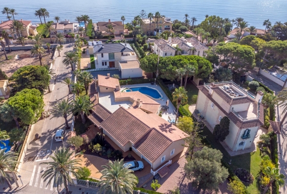 Resale - Villa - Orihuela Costa - MUY CERCA DE LA PLAYA