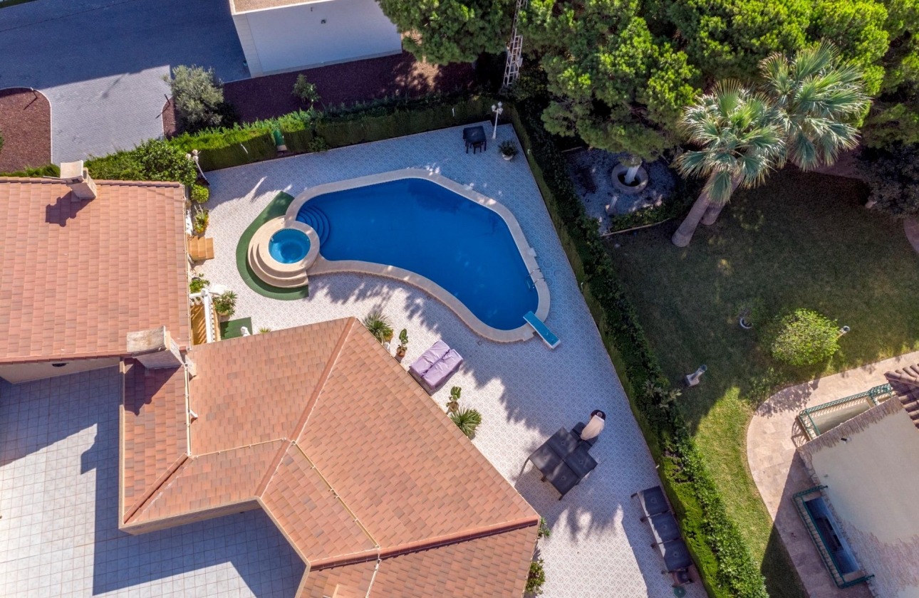 Resale - Villa - Orihuela Costa - MUY CERCA DE LA PLAYA