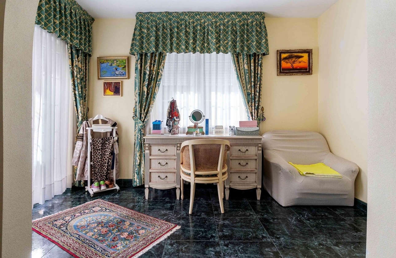 Resale - Villa - Orihuela Costa - MUY CERCA DE LA PLAYA