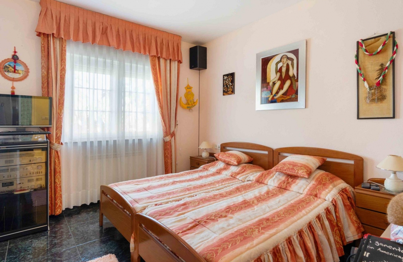 Resale - Villa - Orihuela Costa - MUY CERCA DE LA PLAYA