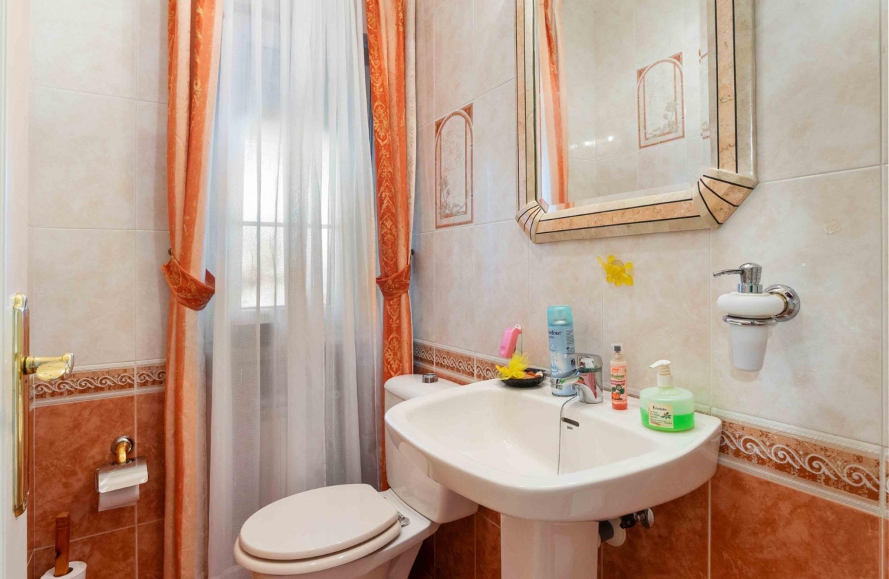 Resale - Villa - Orihuela Costa - MUY CERCA DE LA PLAYA
