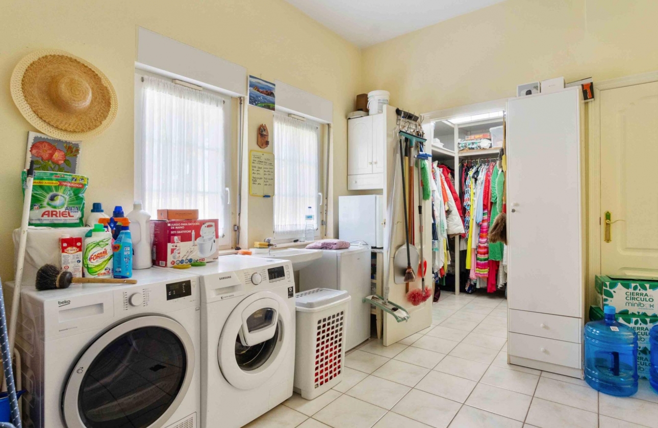 Resale - Villa - Orihuela Costa - MUY CERCA DE LA PLAYA