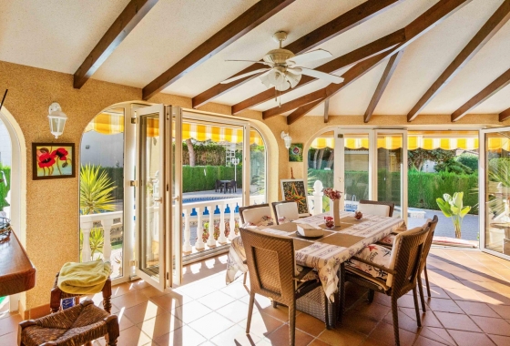 Resale - Villa - Orihuela Costa - MUY CERCA DE LA PLAYA