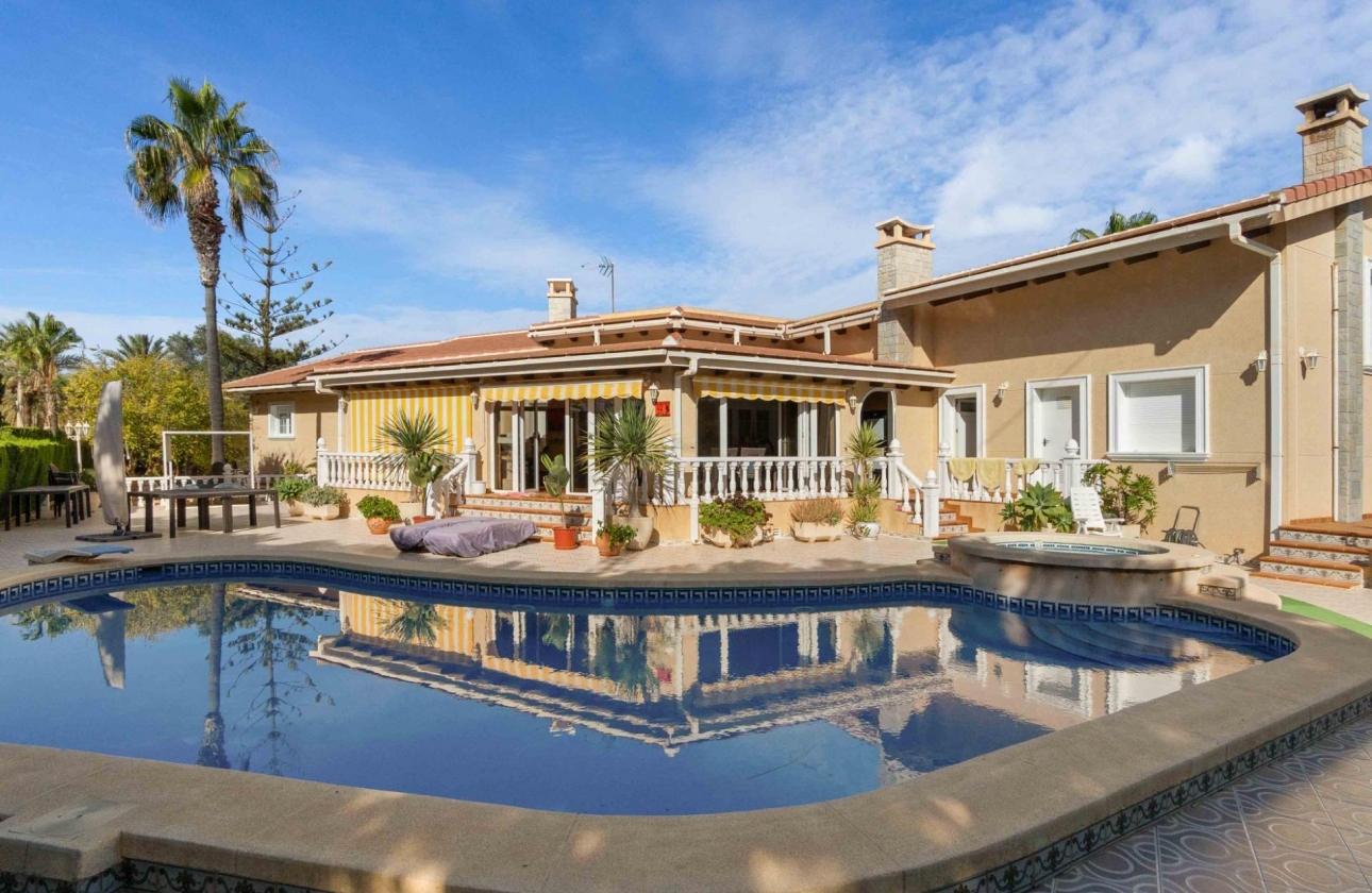 Resale - Villa - Orihuela Costa - MUY CERCA DE LA PLAYA