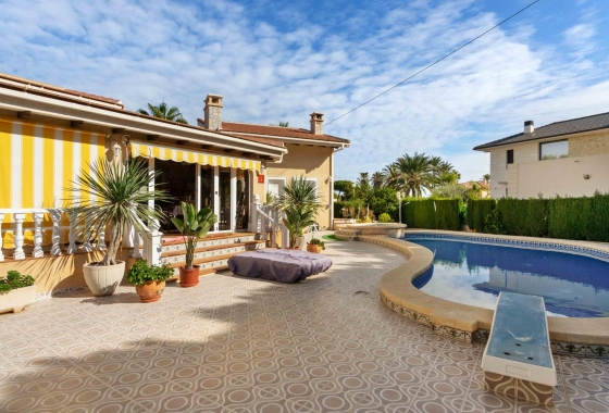 Resale - Villa - Orihuela Costa - MUY CERCA DE LA PLAYA