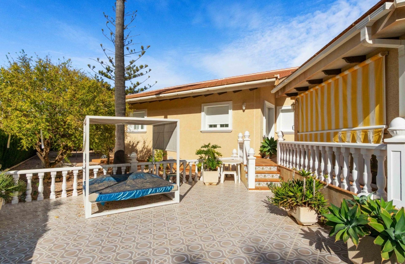 Resale - Villa - Orihuela Costa - MUY CERCA DE LA PLAYA