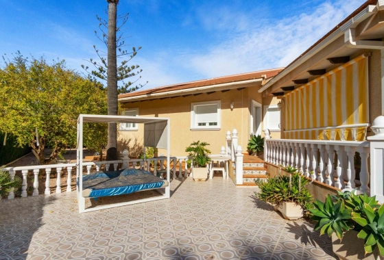 Resale - Villa - Orihuela Costa - MUY CERCA DE LA PLAYA