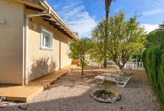 Resale - Villa - Orihuela Costa - MUY CERCA DE LA PLAYA