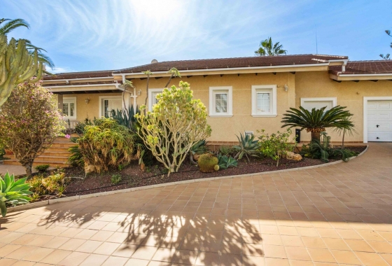 Resale - Villa - Orihuela Costa - MUY CERCA DE LA PLAYA