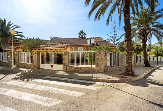 Resale - Villa - Orihuela Costa - MUY CERCA DE LA PLAYA