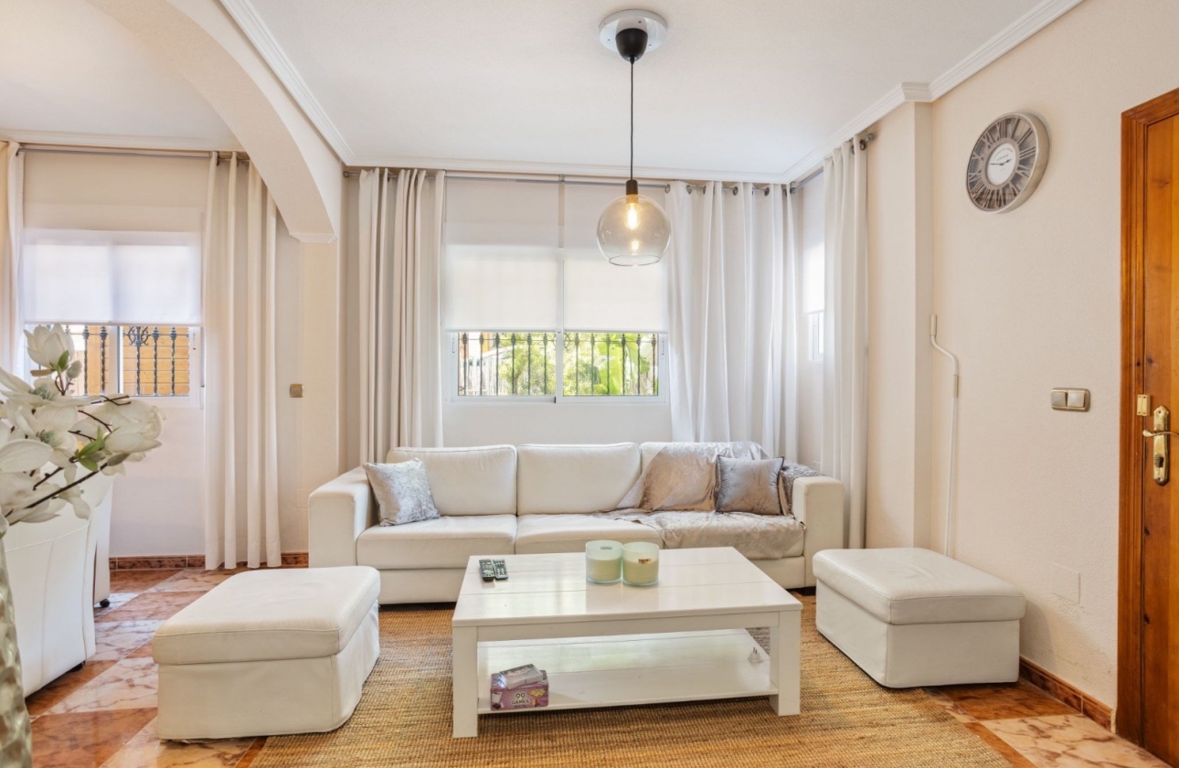 Rynek wtórny - Villa - Orihuela Costa - La Regia