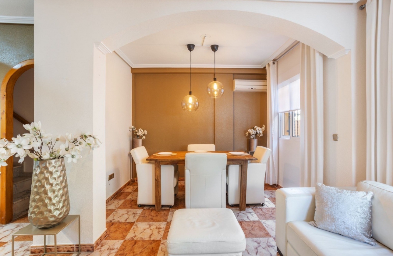 Rynek wtórny - Villa - Orihuela Costa - La Regia