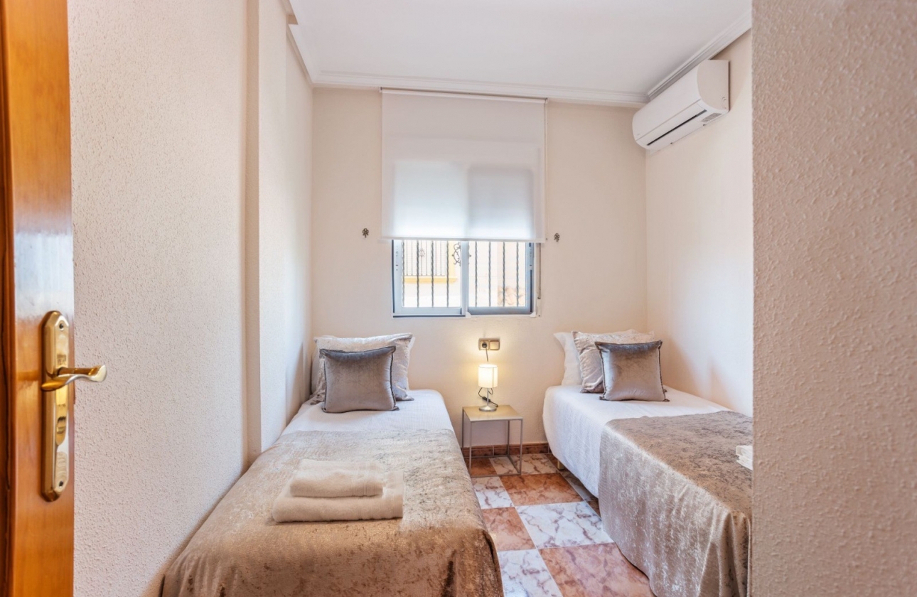 Rynek wtórny - Villa - Orihuela Costa - La Regia