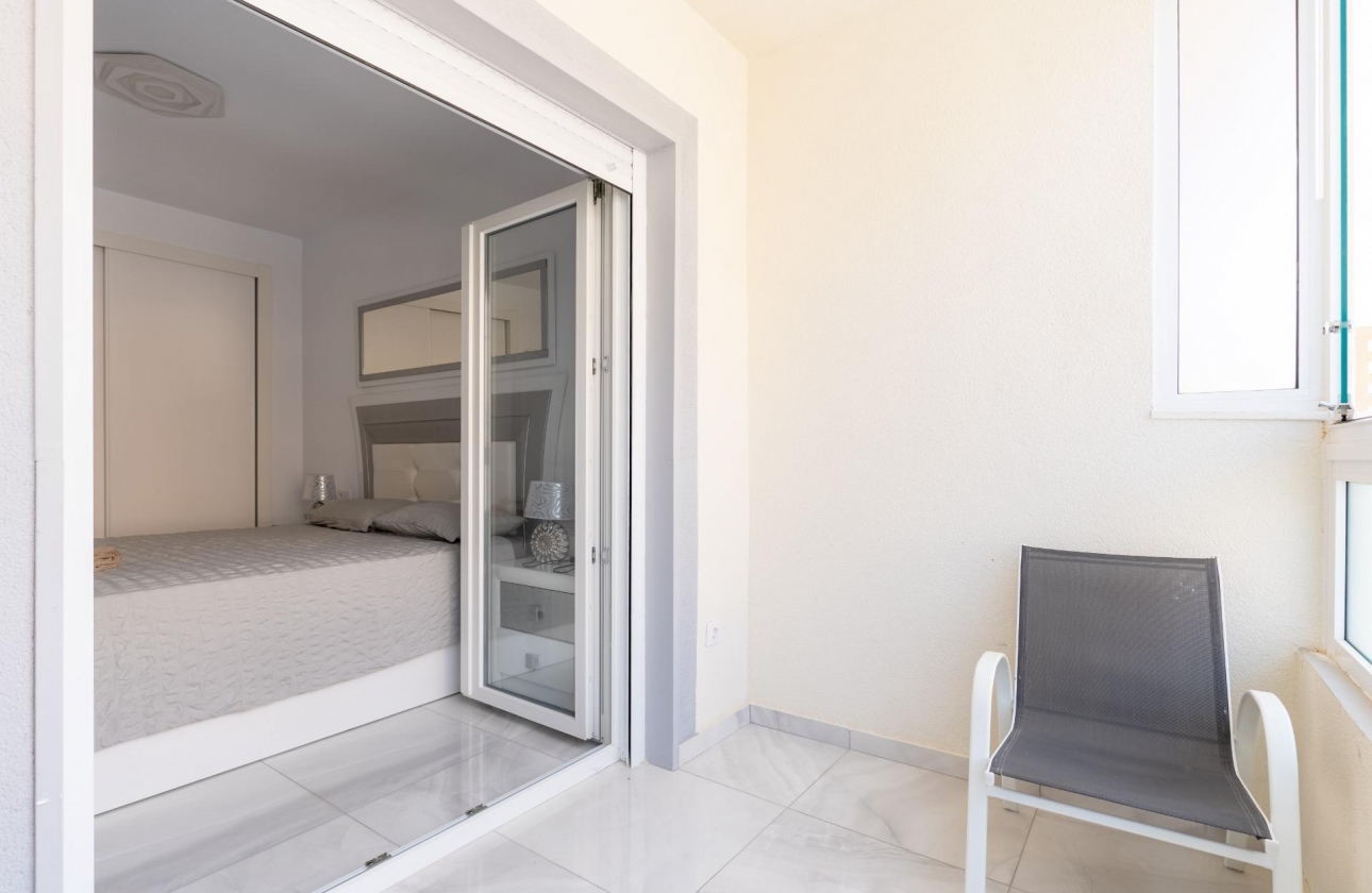 Rynek wtórny - Szeregowiec - Torrevieja - Punta Prima