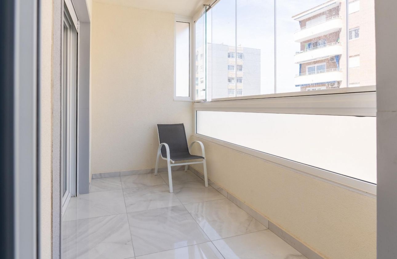 Rynek wtórny - Szeregowiec - Torrevieja - Punta Prima
