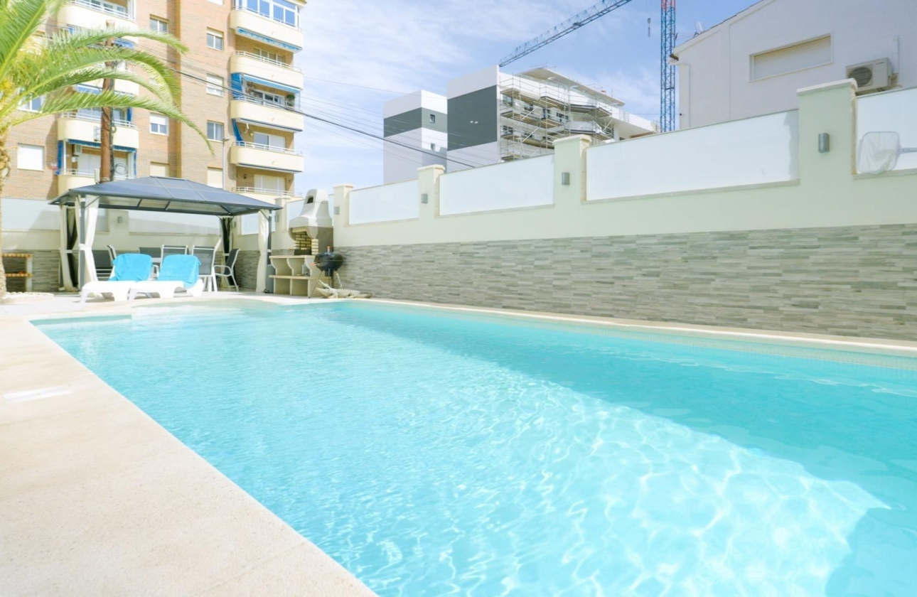 Rynek wtórny - Szeregowiec - Torrevieja - Punta Prima
