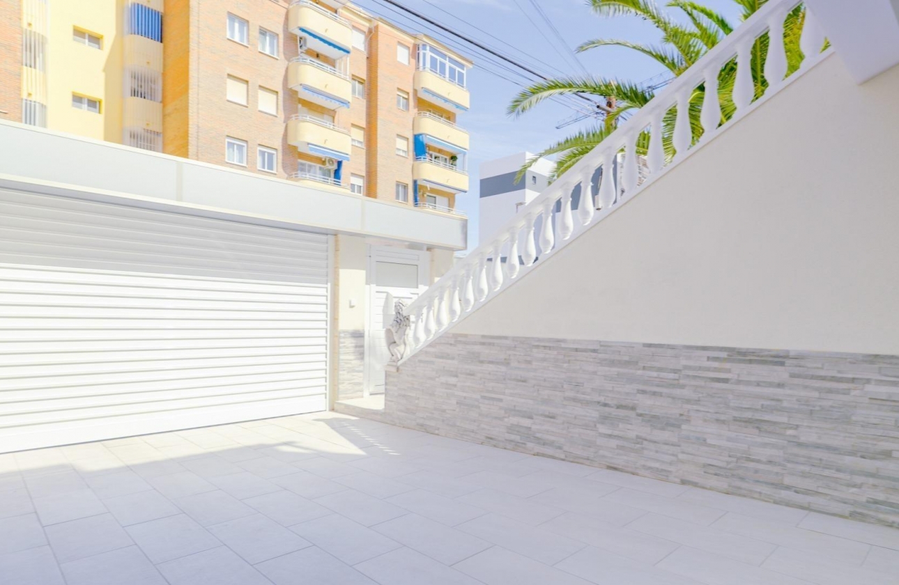 Rynek wtórny - Szeregowiec - Torrevieja - Punta Prima