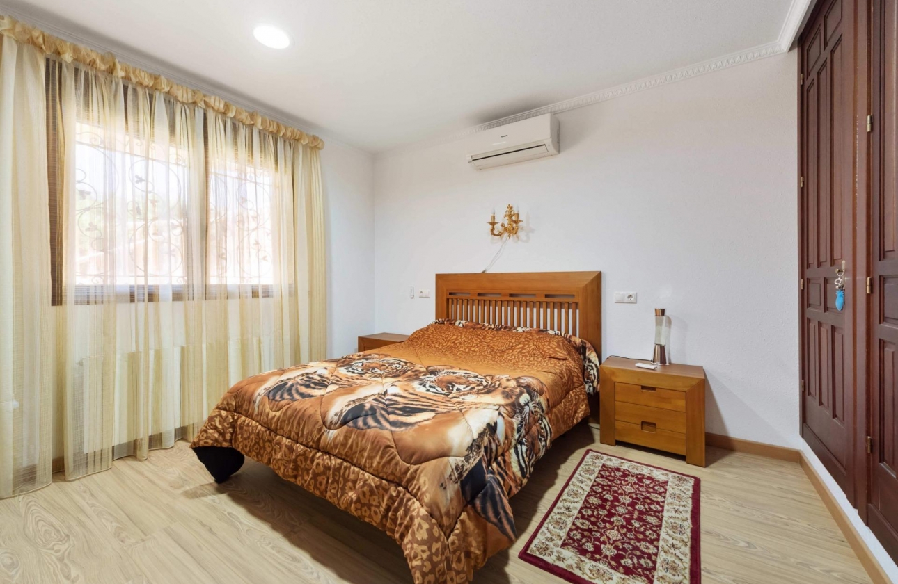 Rynek wtórny - Villa - Orihuela Costa - Campoamor