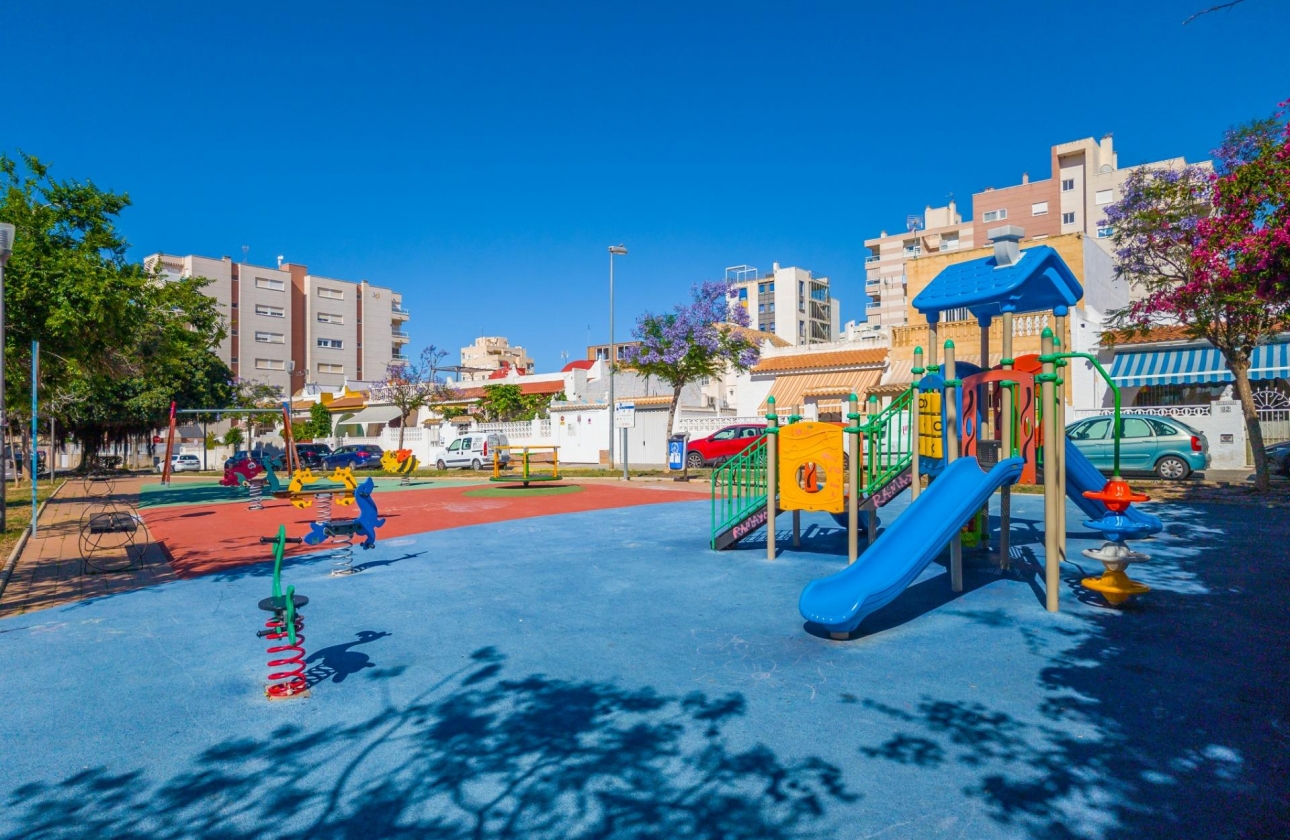 Rynek wtórny - Szeregowiec - Torrevieja - Nueva Torrevieja
