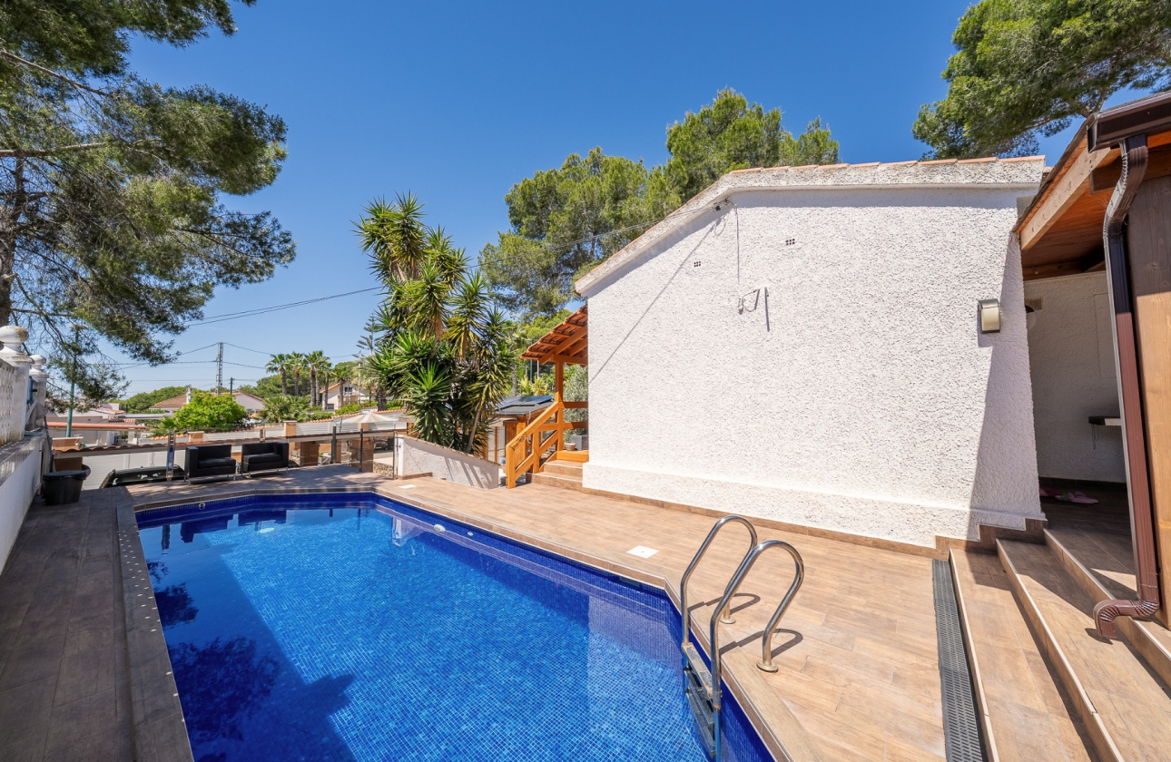 Resale - Villa - Pinar de Campoverde