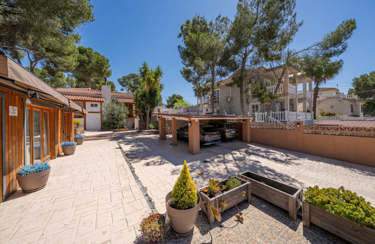 Resale - Villa - Pinar de Campoverde