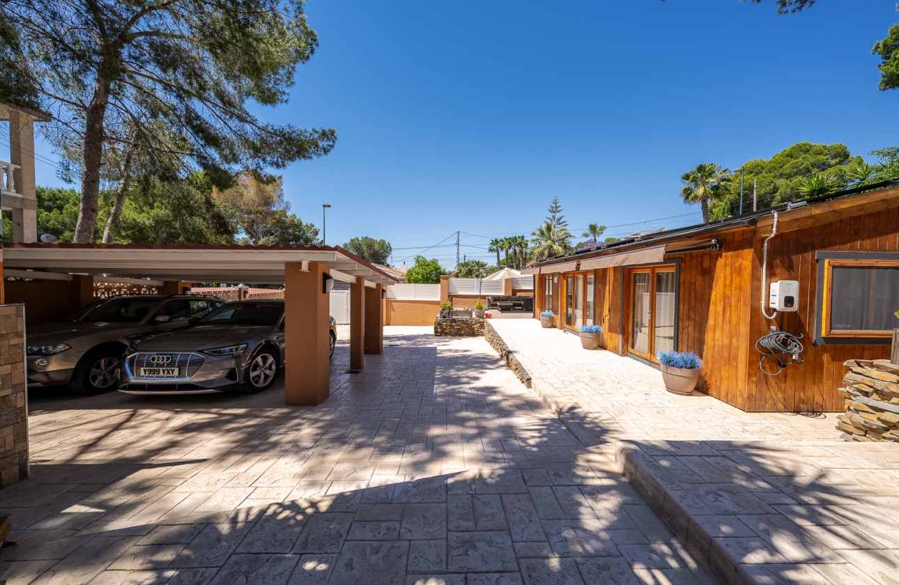 Resale - Villa - Pinar de Campoverde
