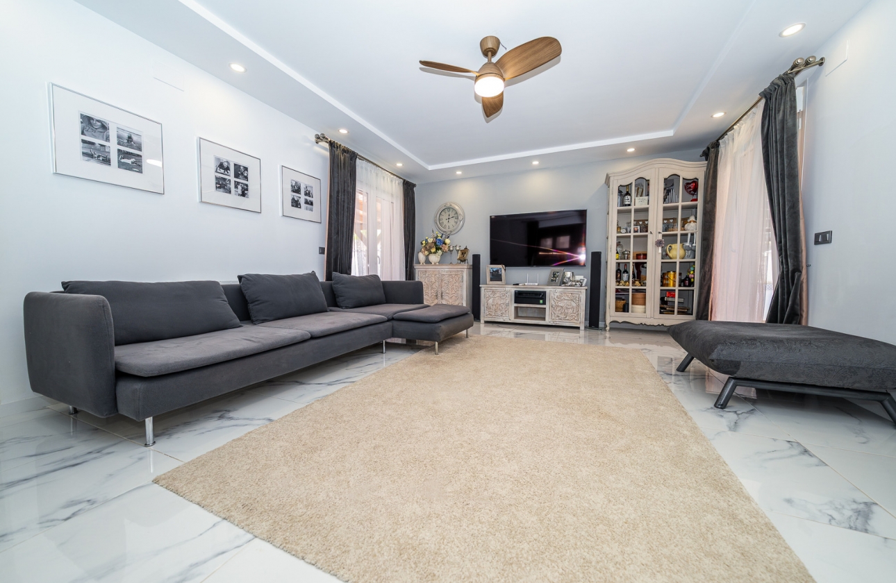 Resale - Villa - Pinar de Campoverde