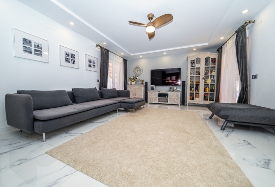 Resale - Villa - Pinar de Campoverde