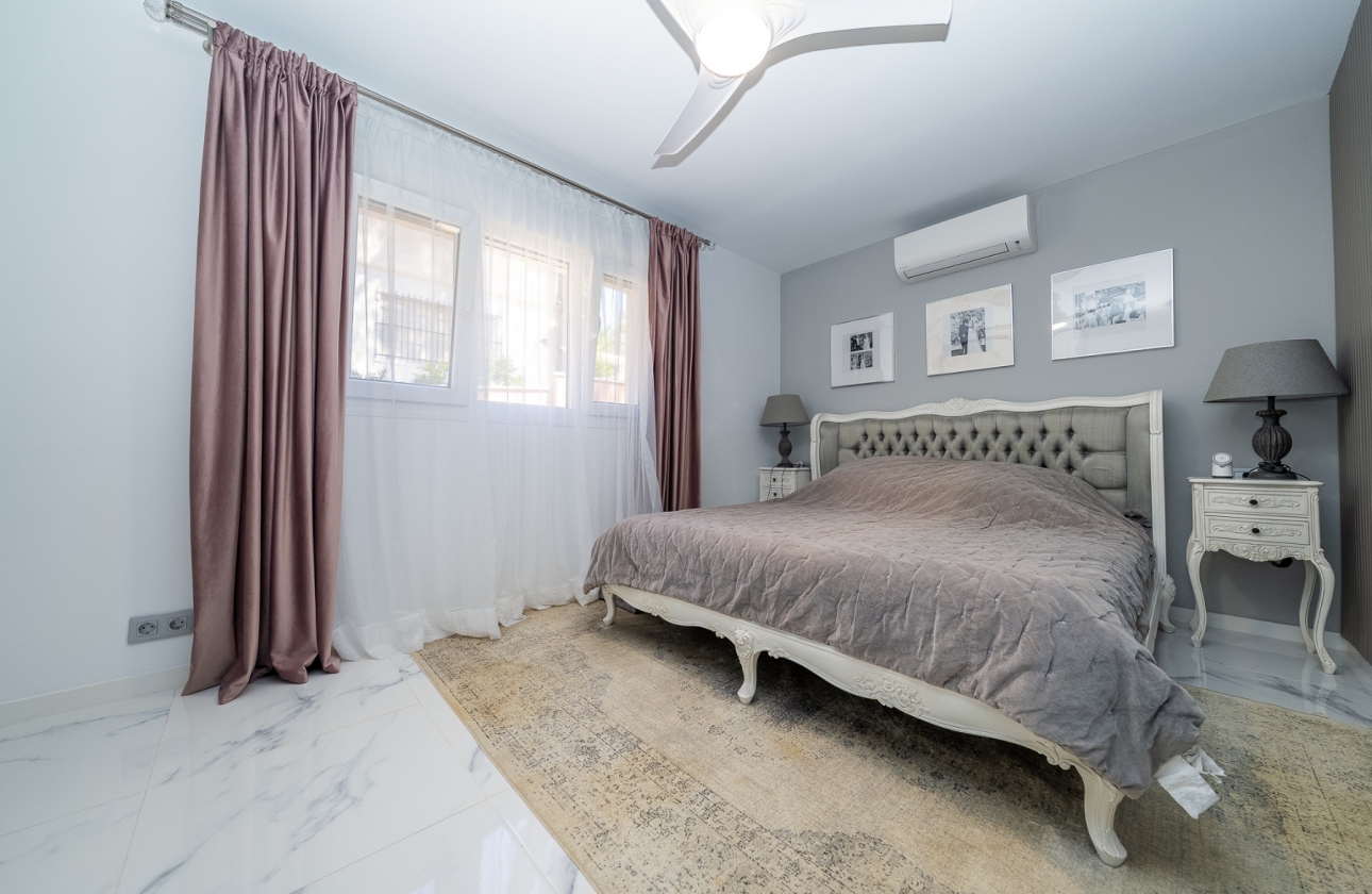 Resale - Villa - Pinar de Campoverde