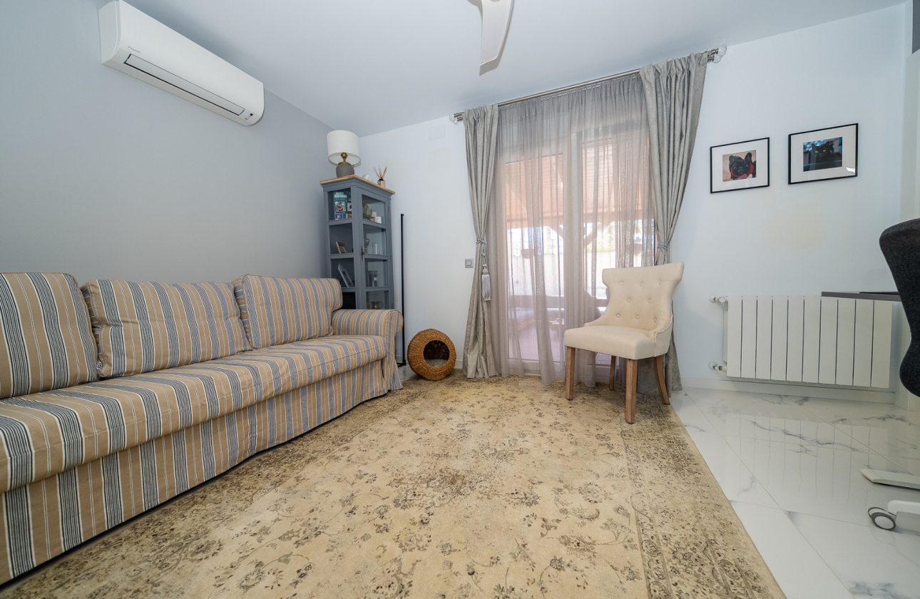 Resale - Villa - Pinar de Campoverde