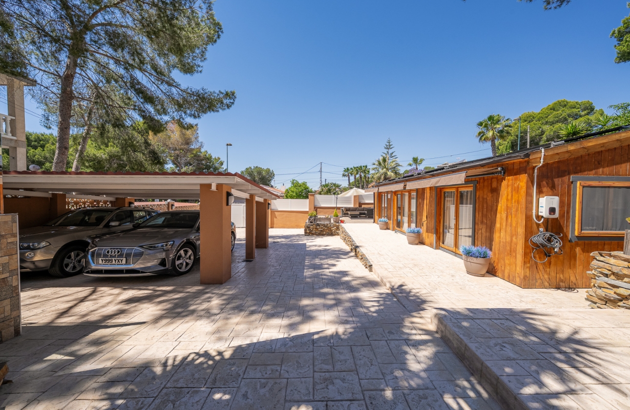Resale - Villa - Pinar de Campoverde