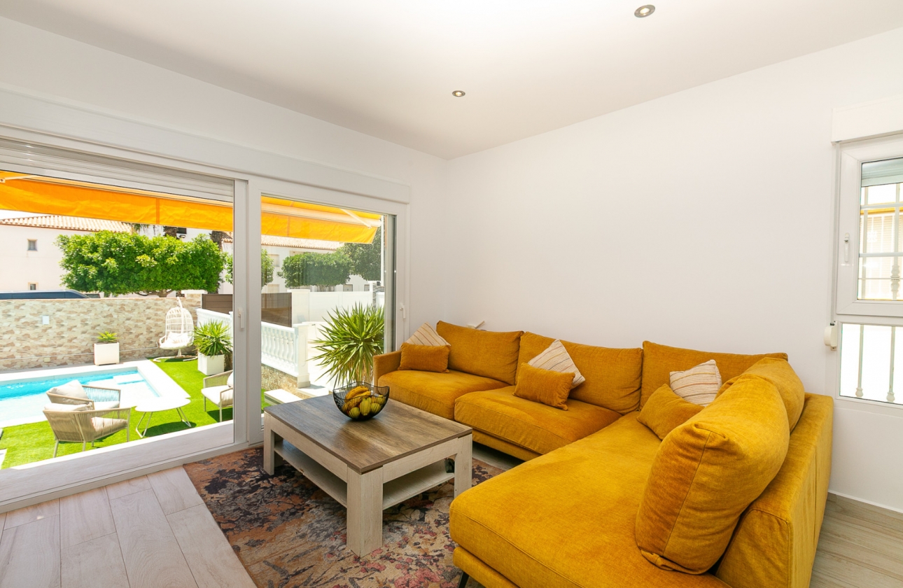 Resale - Semi-detached - Orihuela Costa - Los Dolses
