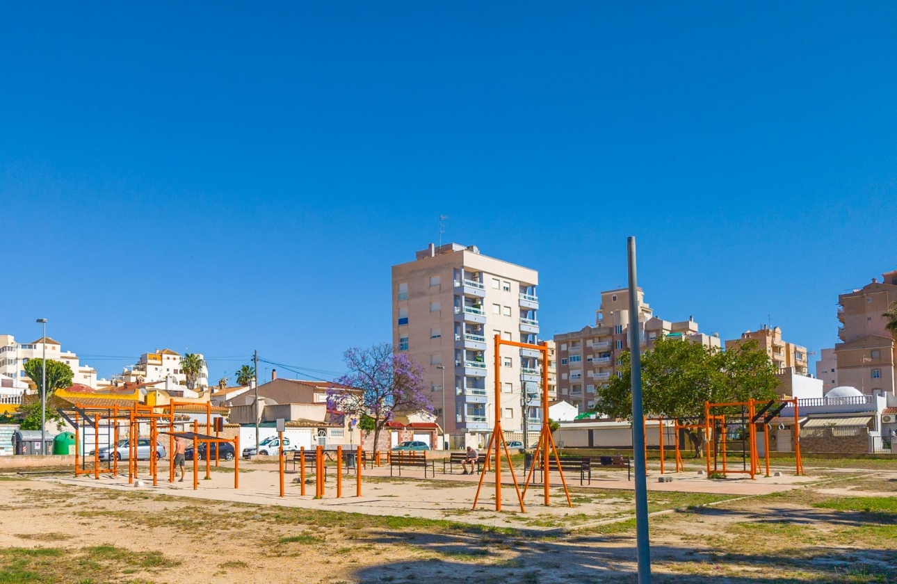Rynek wtórny - Szeregowiec - Torrevieja - Nueva Torrevieja