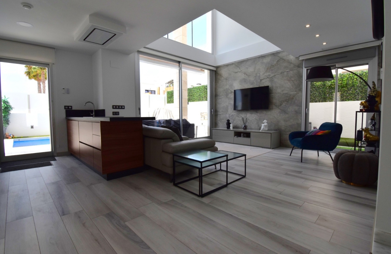 Rynek wtórny - Villa - Orihuela Costa - Lomas de Cabo Roig