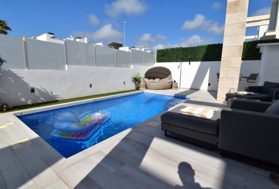 Rynek wtórny - Villa - Orihuela Costa - Lomas de Cabo Roig