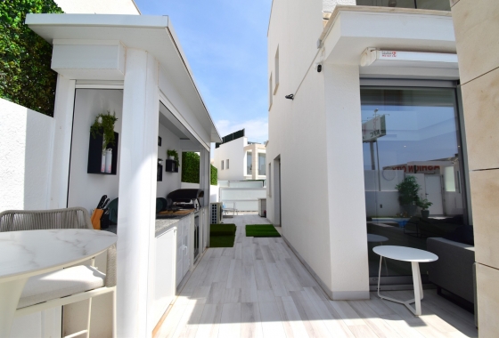 Rynek wtórny - Villa - Orihuela Costa - Lomas de Cabo Roig