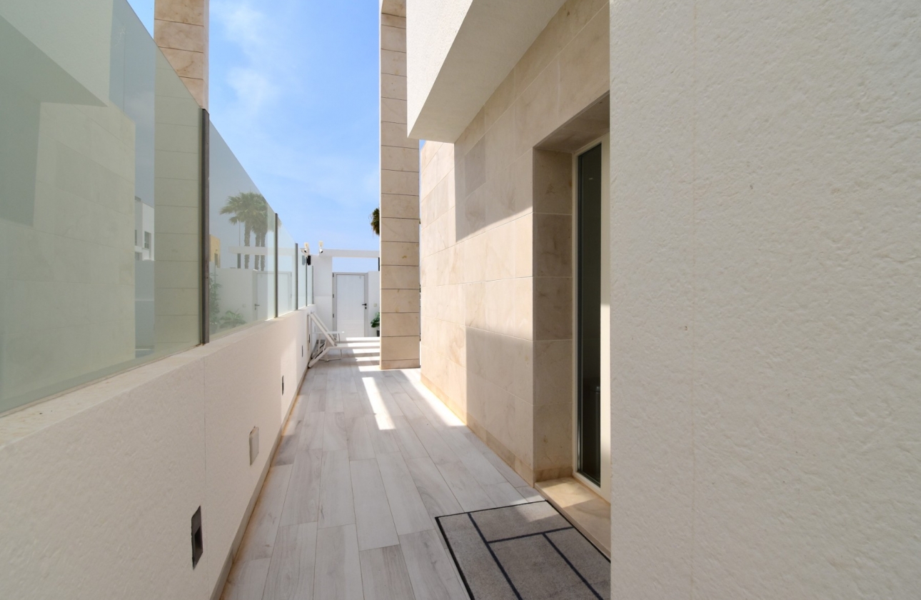 Rynek wtórny - Villa - Orihuela Costa - Lomas de Cabo Roig