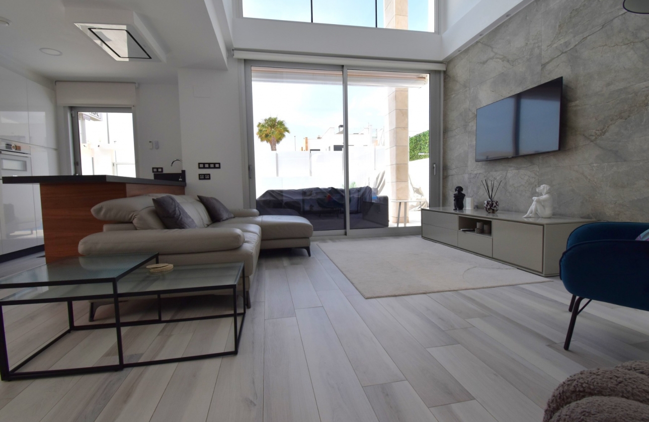 Rynek wtórny - Villa - Orihuela Costa - Lomas de Cabo Roig
