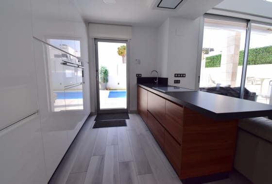 Rynek wtórny - Villa - Orihuela Costa - Lomas de Cabo Roig